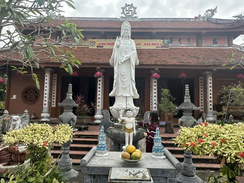 Odwiedź dom wspólnotowy Ha Luong – świątynię – relikwię pagody