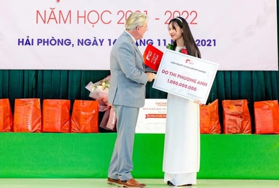 ເຫດຜົນ​ທີ່​ແປກ​ໃຈ​ທີ່​ເປັນ​ນັກຮຽນ​ຍິງ​ງາມ​ຈາກ​ບ້ານ SOS ໄດ້ຮັບ​ທຶນ​ສຶກສາ 1 ຕື້​ດົ່ງ - 4