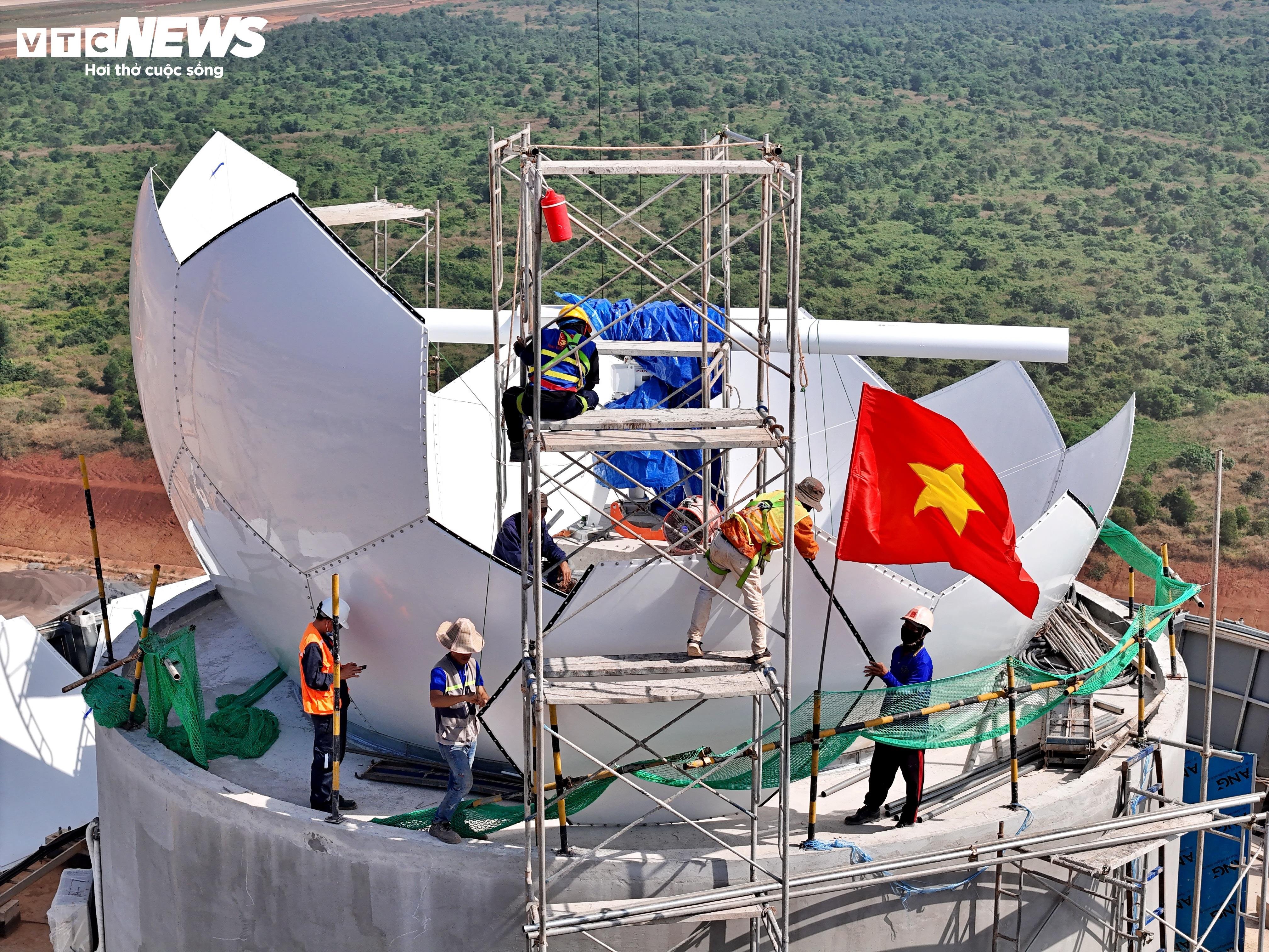 Primer plano del 'loto de acero' de 3.500 mil millones de VND en el aeropuerto de Long Thanh acelerando hacia la línea de meta - 5