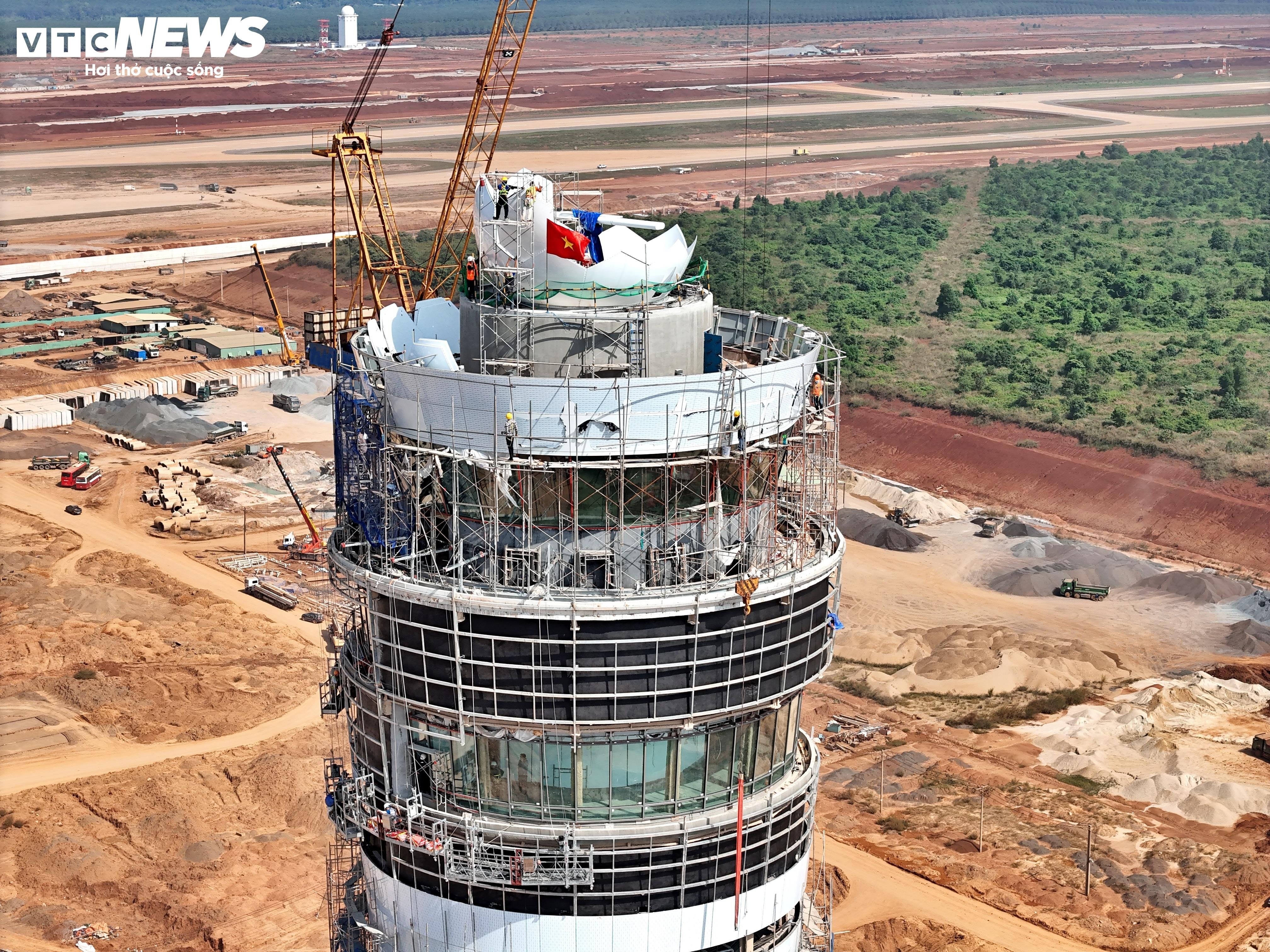 Primer plano del 'loto de acero' de 3.500 mil millones de VND en el aeropuerto de Long Thanh acelerando hacia la línea de meta - 7