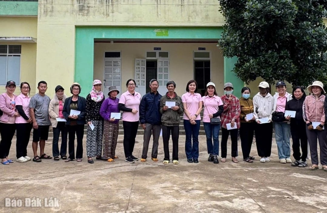 Phu Yen Women Entrepreneurs Association ger stöd till invånarna i Tuy An Tay-kommunen.