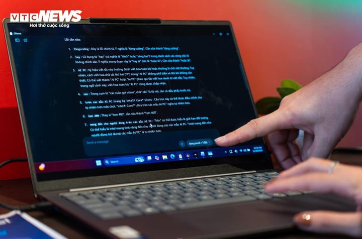PC cu inteligență artificială utilizat cu Ollama - o platformă care rulează modele de inteligență artificială direct pe computer, permițând utilizarea LLM offline și procesarea rapidă și privată. (Foto: Hung Cuong)