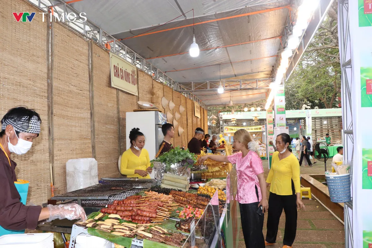 Đặc sản ba miền quy tụ tại sự kiện “Kết nối giao thương sản phẩm OCOP TP Hồ Chí Minh”- Ảnh 2.