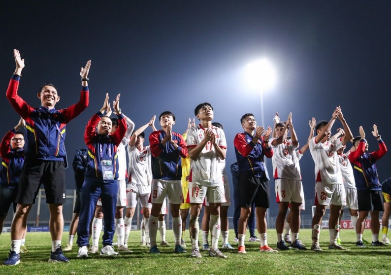 មតិលើការប្រកួតរវាង U17 វៀតណាម vs U17 ម៉ាឡេស៊ី ម៉ោង 7:00 យប់។ ថ្ងៃទី 30 ខែវិច្ឆិកា: ការតស៊ូដើម្បីដណ្តើមតំណែងកំពូលក្នុងពូល C - រូបថតទី 2