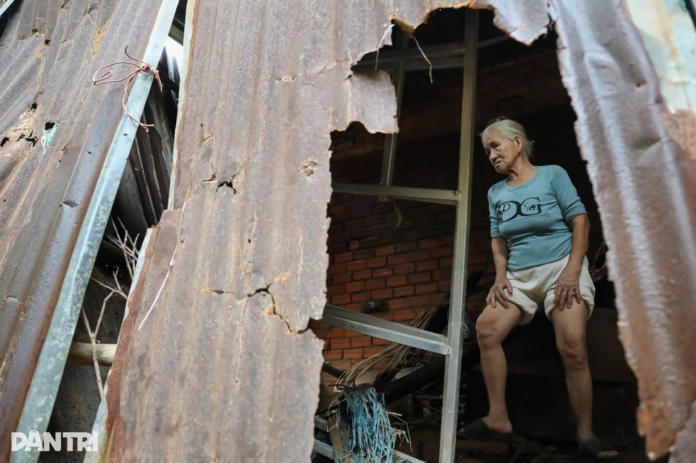 ໄພ​ນ້ຳ​ຖ້ວມ​ຄັ້ງ​ປະ​ຫວັດ​ສາດ​ລົບ​ລ້າງ​ປະ​ສົບ​ການ​ລອດ​ຊີ​ວິດ​ຫລາຍ​ຢ່າງ​ຢູ່​ພາກ​ກາງ​ພາກ​ໃຕ້​ຫວຽດ​ນາມ - 5