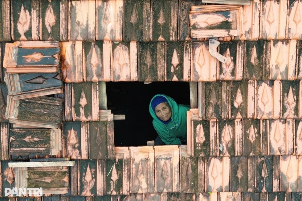 ໄພ​ນ້ຳ​ຖ້ວມ​ຄັ້ງ​ປະ​ຫວັດ​ສາດ​ລົບ​ລ້າງ​ປະ​ສົບ​ການ​ຢູ່​ລອດ​ຫລາຍ​ຢ່າງ​ຢູ່​ພາກ​ກາງ​ພາກ​ໃຕ້​ຫວຽດ​ນາມ - 6