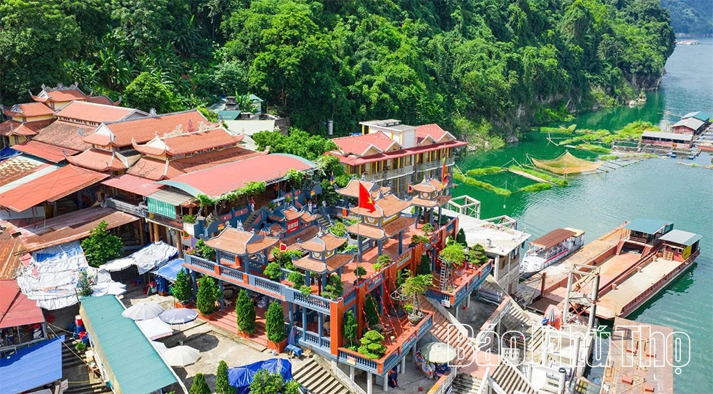 Varázslatos Hoa Binh-tó