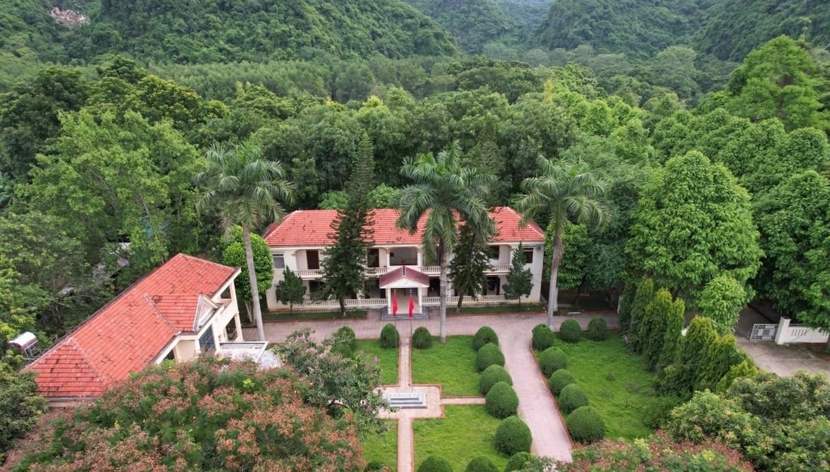 Để giữ rừng không bị xâm phạm, đòi hỏi Ban quản lý Khu bảo tồn thiên nhiên Pù Huống phải 'cậy nhờ' sức dân nhằm san sẻ gánh nặng. Ảnh: PH.