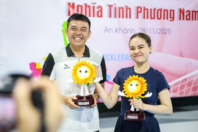 Lý Hoàng Nam cùng ca sĩ Giang Hồng Ngọc vô địch giải pickleball 'Nghĩa tình phương Nam'- Ảnh 5.
