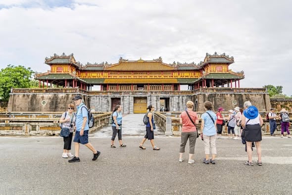 Mưa lũ triền miên, du lịch Huế vẫn đạt được con số mơ ước - Ảnh 1.