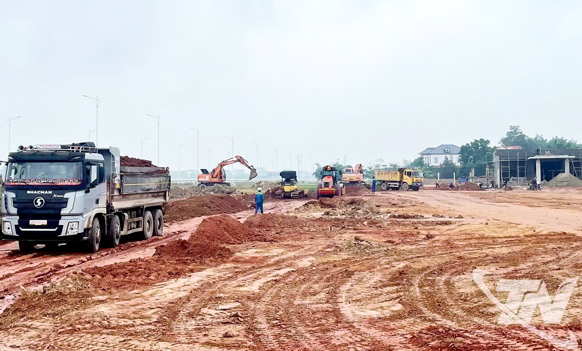 ສວນອຸດສາຫະກຳ ເລືອງຝູ - ເຕີນດຶກ ດ້ວຍເນື້ອທີ່ 72 ເຮັກຕາ ພວມເລັ່ງລັດຄວາມຄືບໜ້າຂອງການກໍ່ສ້າງພື້ນຖານໂຄງລ່າງ.