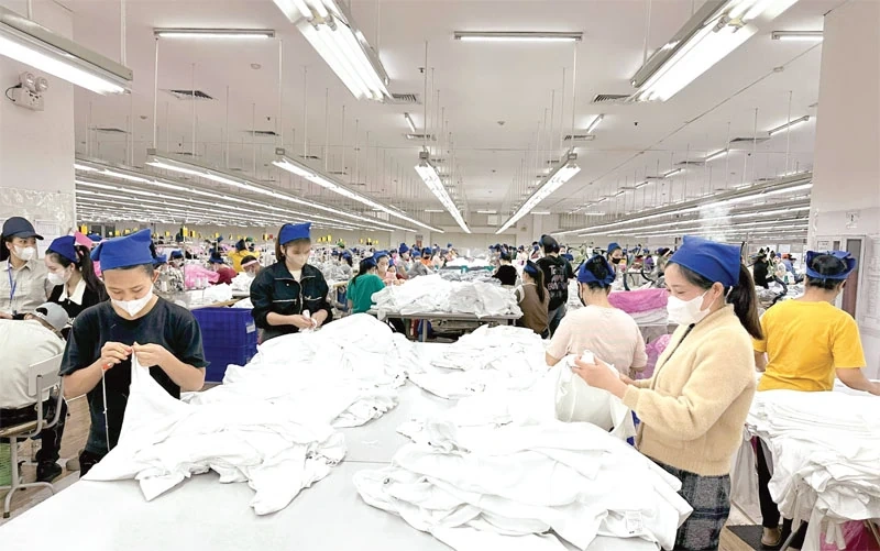 श्रमिक, सिविल सेवक और मजदूर सभ्यता और समृद्धि की आकांक्षा को साकार करने में अग्रणी भूमिका निभाते हैं।