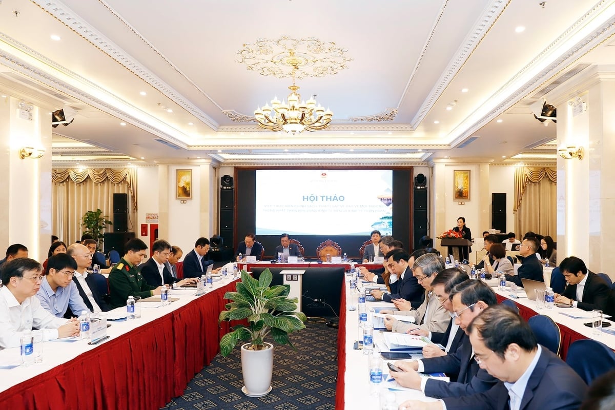 Toàn cảnh hội thảo sáng 30/11 tại Hải Phòng. Ảnh: Khương Trung.