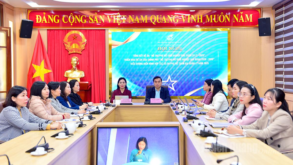 Delegasi yang hadir di jembatan provinsi Tuyen Quang.