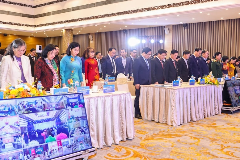 ນາຍົກລັດຖະມົນຕີ: ແມ່ຍິງຫວຽດນາມແມ່ນ 3 ບຸກເບີກ, 5 ແມ່ບົດໃນການເລີ່ມຕົ້ນທີ່ມີຫົວຄິດປະດິດສ້າງ - ຮູບພາບ 2. Thủ tướng: Phụ nữ Việt Nam ‘3 tiên phong’, ‘5 làm chủ’ trong khởi nghiệp sáng tạo- Ảnh 2.