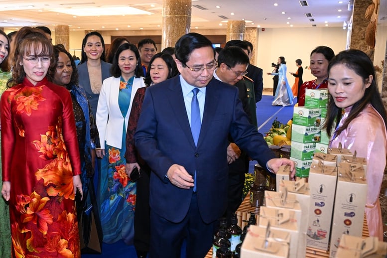 ນາຍົກລັດຖະມົນຕີ: ແມ່ຍິງຫວຽດນາມແມ່ນ 3 ບຸກເບີກ, 5 ແມ່ບົດໃນວິວັດການສ້າງສັນ - ຮູບພາບ 10. Thủ tướng: Phụ nữ Việt Nam ‘3 tiên phong’, ‘5 làm chủ’ trong khởi nghiệp sáng tạo- Ảnh 10.