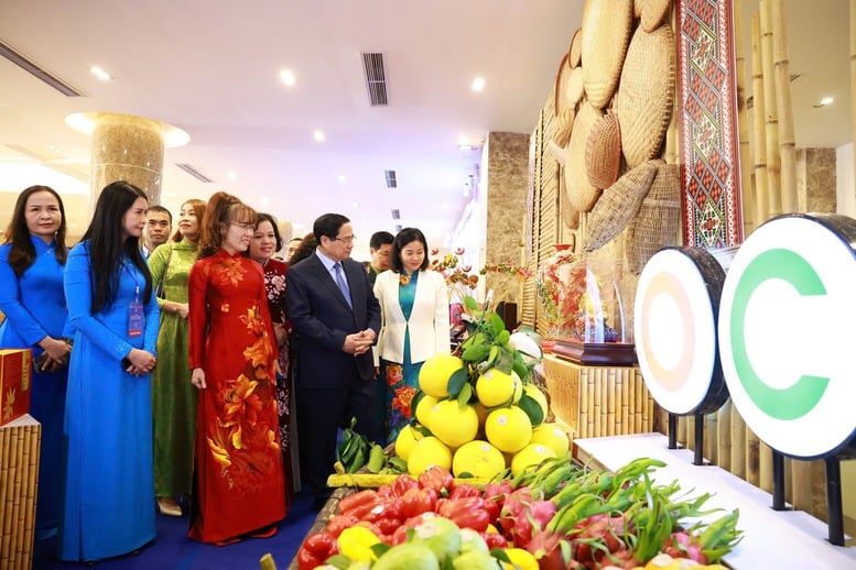 ນາຍົກລັດຖະມົນຕີ: ແມ່ຍິງຫວຽດນາມແມ່ນ 3 ບຸກເບີກ, 5 ແມ່ບົດໃນວິວັດການສ້າງສັນ - ຮູບພາບ 11. Thủ tướng: Phụ nữ Việt Nam ‘3 tiên phong’, ‘5 làm chủ’ trong khởi nghiệp sáng tạo- Ảnh 11.