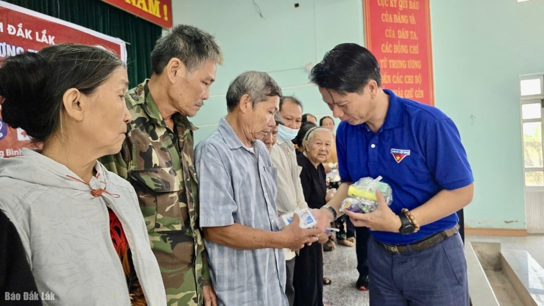 ທ່ານ​ເລ​ຂາ​ທິ​ການ​ໃຫຍ່​ສູນ​ກາງ​ຊາວ​ໜຸ່ມ​ແຂວງ ເລືອງ​ມິນ​ຕ່ອງ