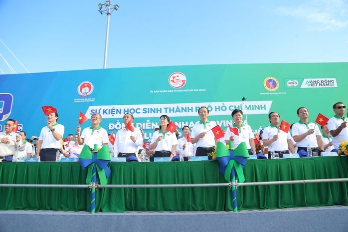 Hơn 60.000 học sinh TP HCM đồng diễn võ nhạc Vovinam, xác lập kỷ lục kép Việt Nam và thế giới - Ảnh 2.