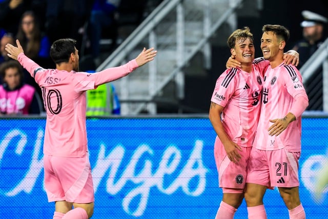 مسی زمینه را برای درخشش بازیکنان جوانش فراهم میکند، اینتر میامی قهرمان کنفرانس شرق میشود و به فینال جام MLS میرسد - عکس ۲. Messi làm nền giúp đàn em rực sáng, Inter Miami vô địch miền Đông vào chung kết MLS Cup - Ảnh 2.