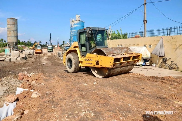 Nguyen Trai köprüsü inşaat alanından mahkeme salonuna: Hai Phong, dijital verilerle çalışma biçimini değiştiriyor - Fotoğraf 1. Từ công trường cầu Nguyễn Trãi đến phòng xử án: Hải Phòng thay đổi cách làm bằng dữ liệu số- Ảnh 1.