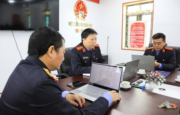 Nguyen Trai köprüsü inşaat alanından mahkeme salonuna: Hai Phong, dijital verilerle çalışma biçimini değiştiriyor - Fotoğraf 2. Từ công trường cầu Nguyễn Trãi đến phòng xử án: Hải Phòng thay đổi cách làm bằng dữ liệu số- Ảnh 2.