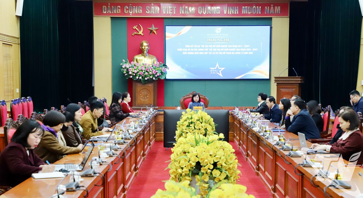 ບັນດາ​ຜູ້​ແທນ​ເຂົ້າ​ຮ່ວມ​ກອງ​ປະຊຸມ​ຢູ່​ຈຸດ​ຂົວ ​ໄທ ຫງວຽນ.