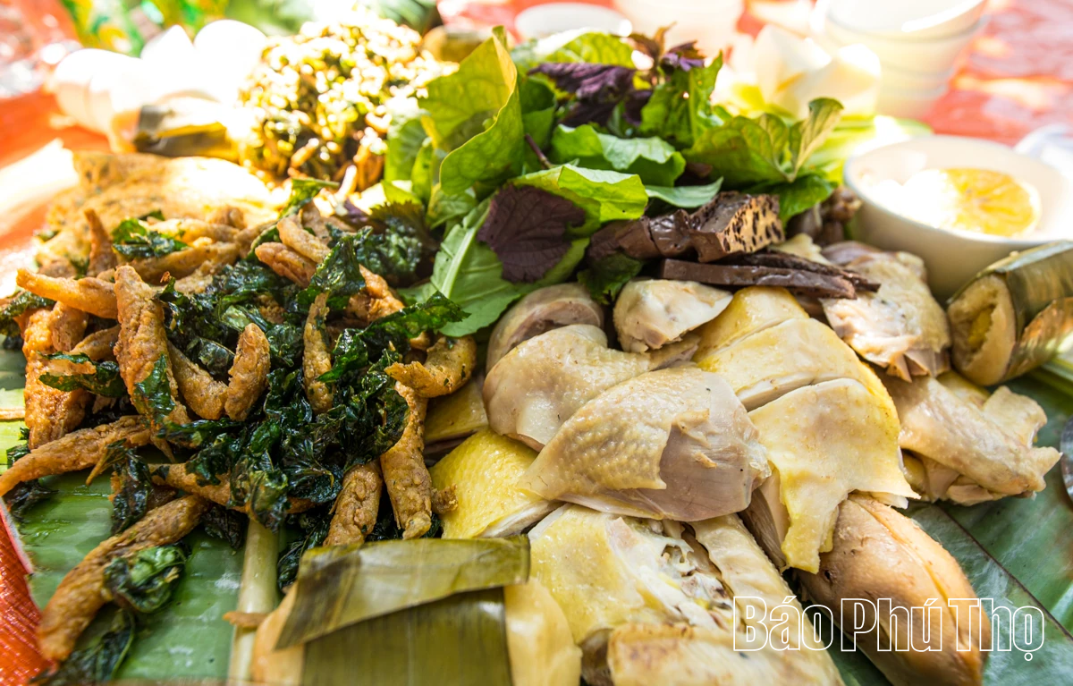 Experience the brilliant orange color of Cao Phong