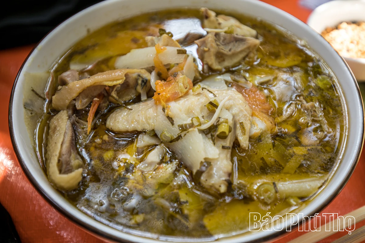 Experience the brilliant orange color of Cao Phong