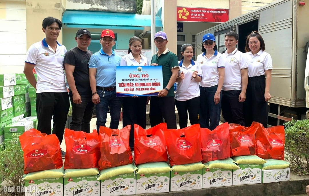 انجمن کارآفرینان جوان جیا لای این لوگو را به کمیته مردمی کمون توی آن تای تقدیم کرد.