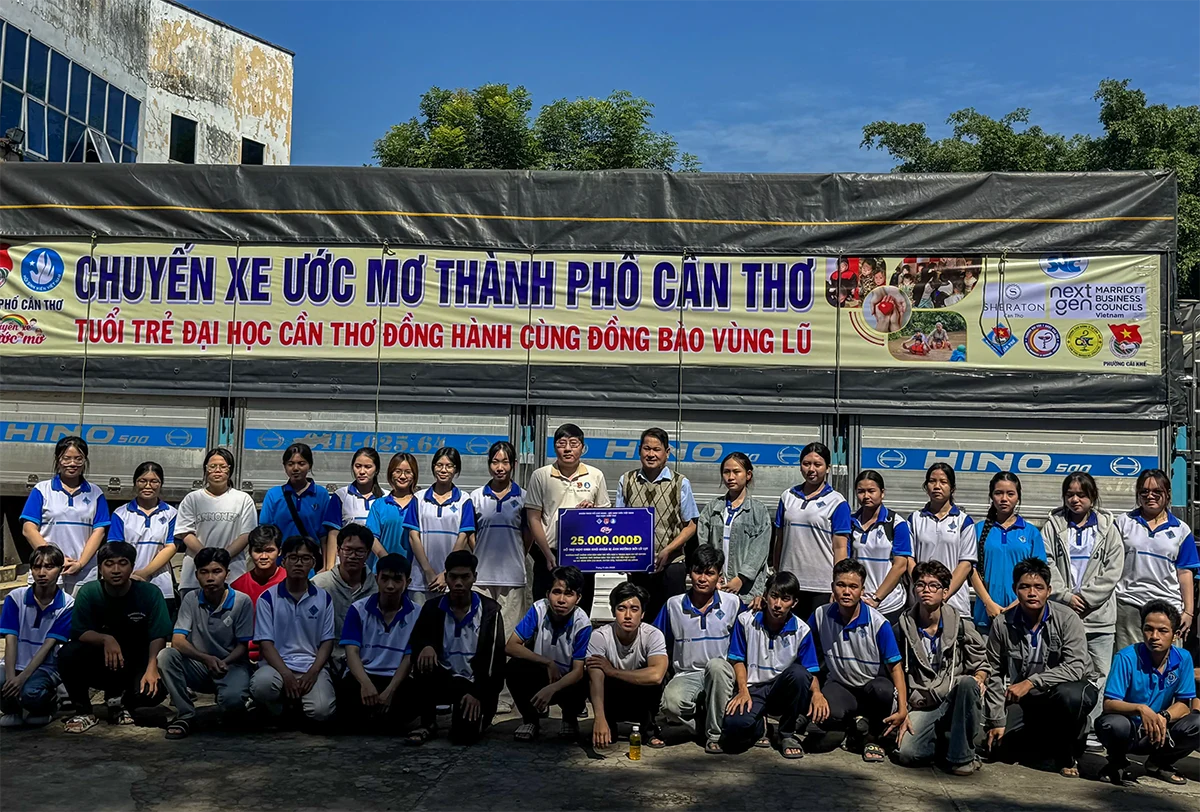 «Can Tho City Dream Bus» drar for å støtte mennesker rammet av stormer og flom