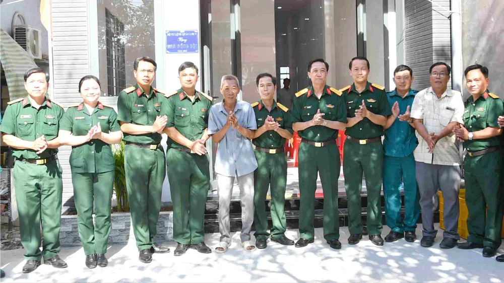 Csapattárs házának átadási ünnepsége