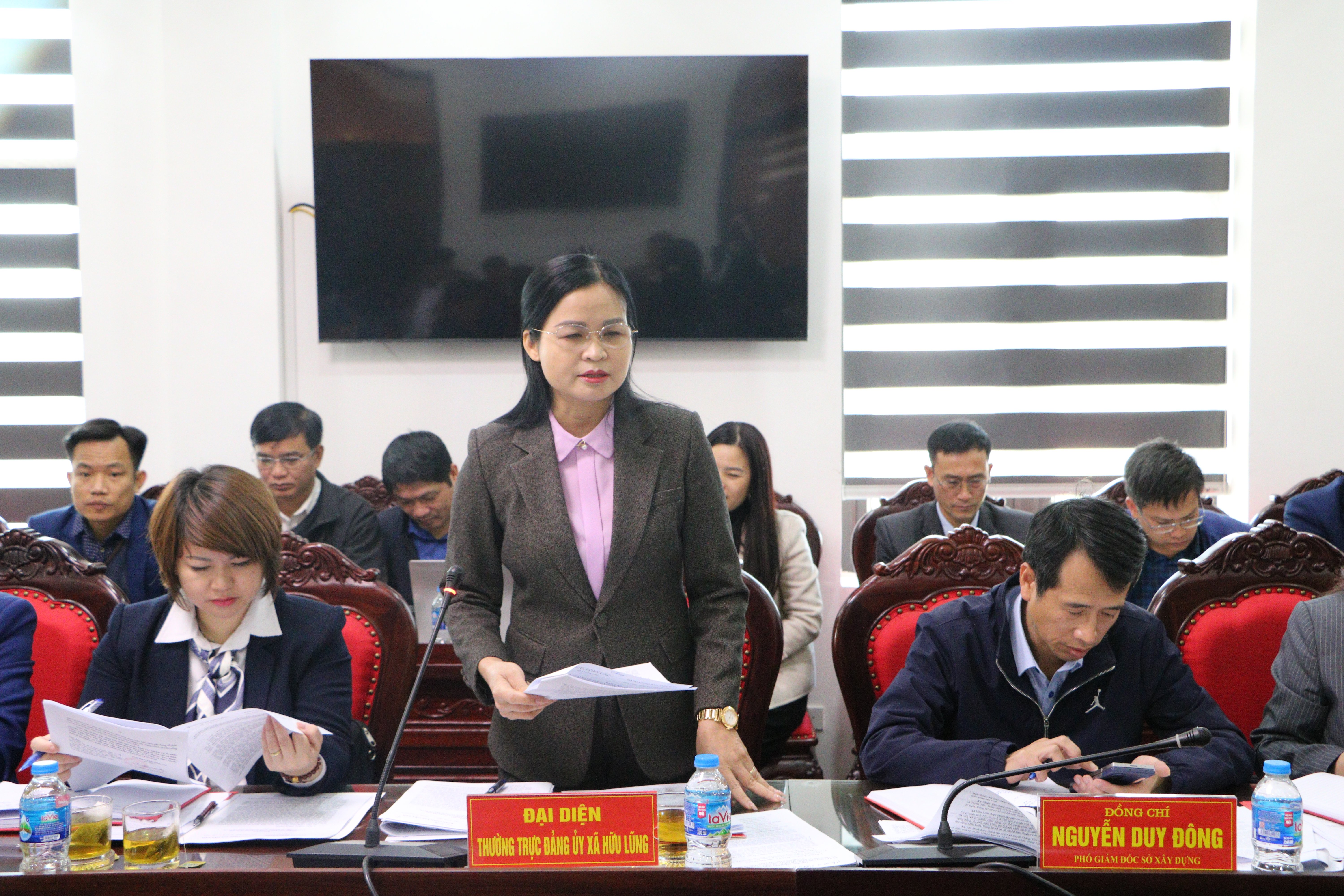 Partikommitténs ledare för Huu Lung kommun rapporterade innehållet till arbetsgruppen.