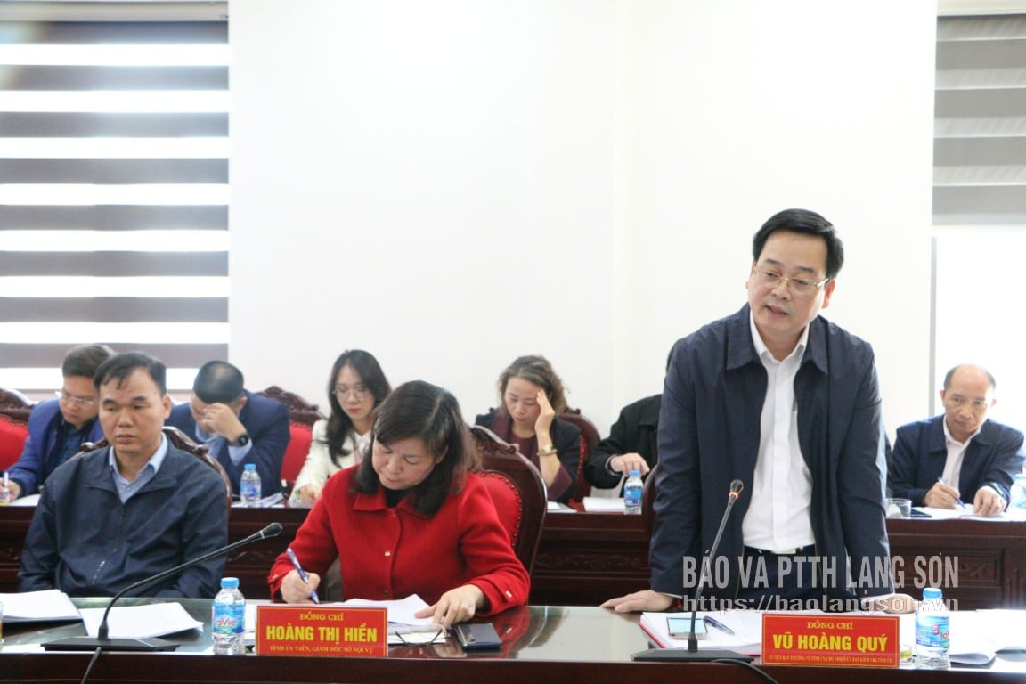 Kamrat Vu Hoang Quy, medlem av provinspartiets ständiga kommitté och ordförande för provinspartiets inspektionskommitté, talade vid arbetsmötet.