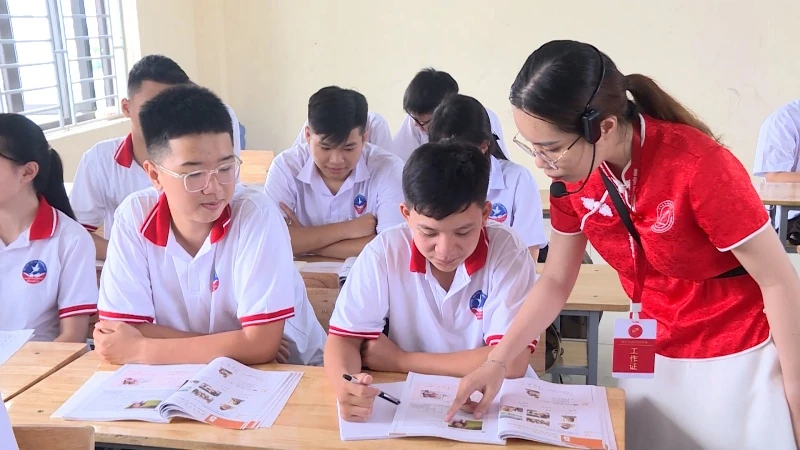 La primera escuela en Thanh Hoa que incluye el chino en su plan de estudios