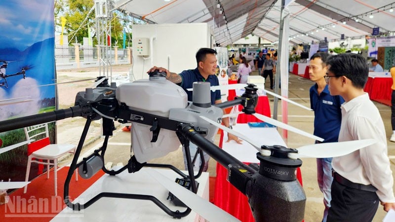 ການສະແດງຮູບແບບອຸປະກອນກະສິກໍາ.