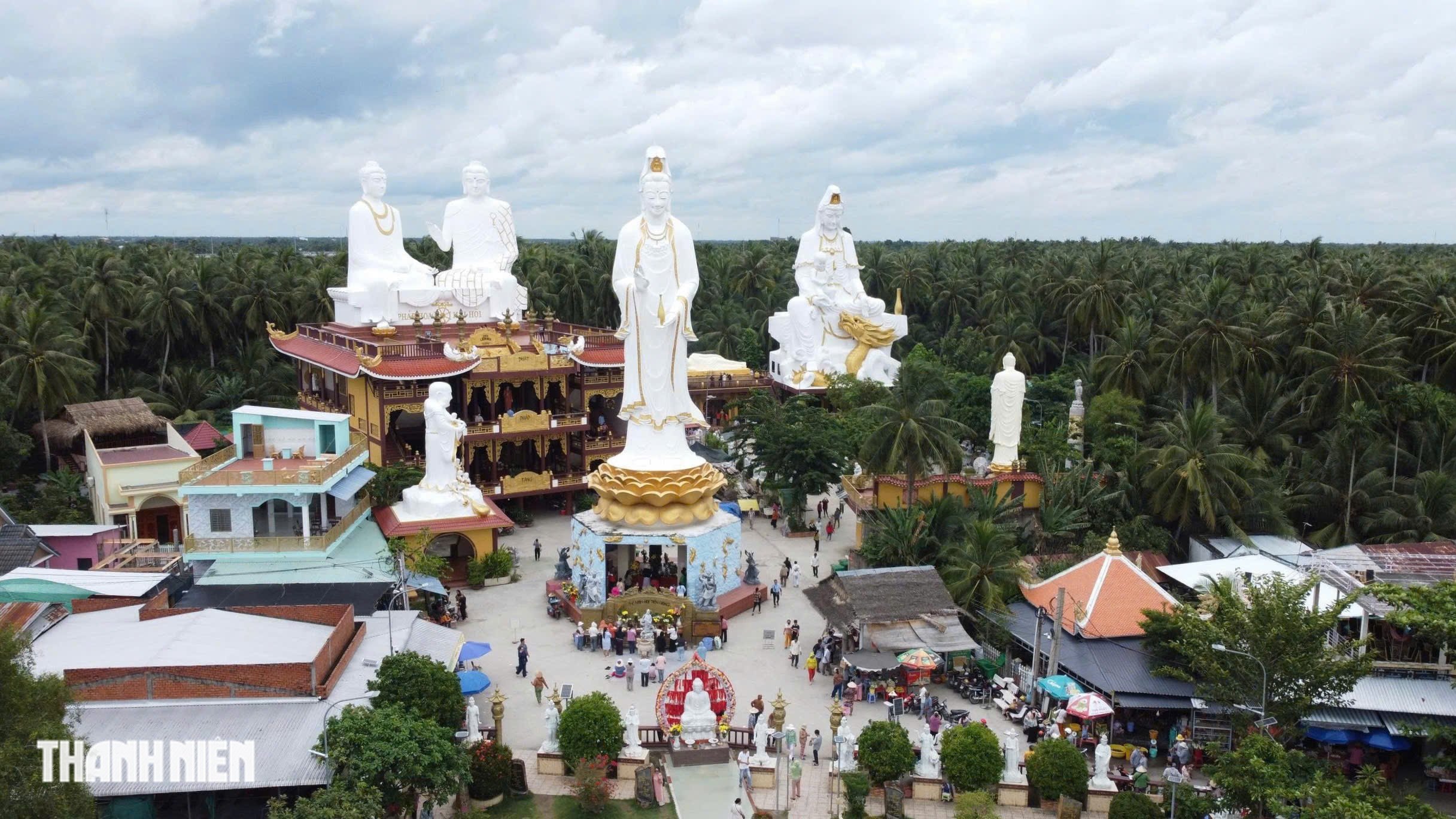 Chùa Mẹ Nam Hải nằm ngay ngã ba sông, được bao bọc bởi cây trái miệt vườn- Ảnh 2.