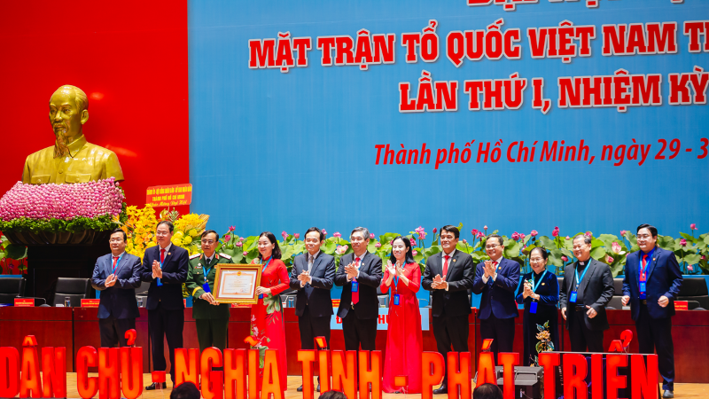 Le collectif du Comité du Front de la Patrie du Vietnam de Hô Chi Minh-Ville a eu l'honneur de recevoir un certificat de mérite du Premier ministre.