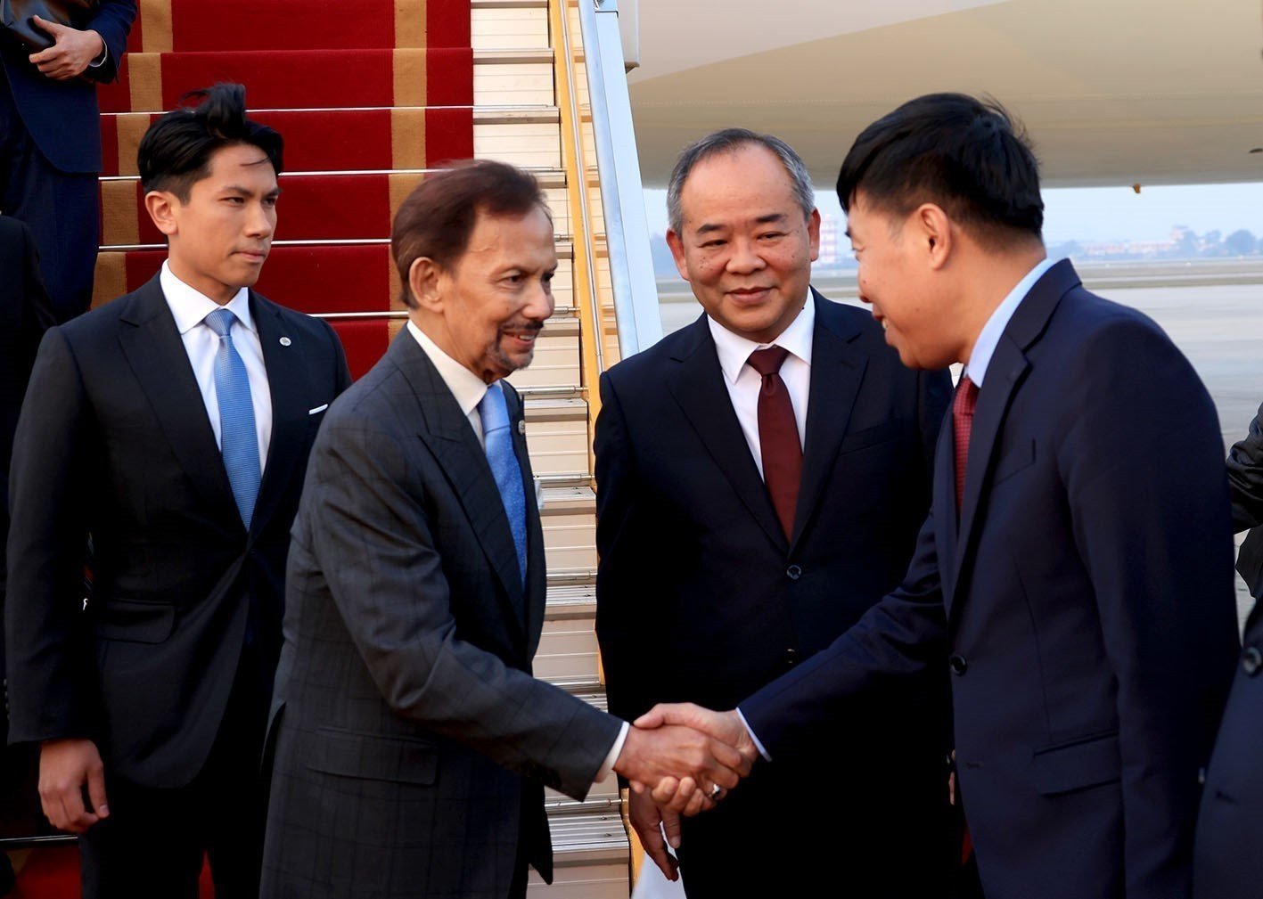 vna_potal_quoc_vuong_brunei_began_to_officially_visit_vietnam_8442136.jpg