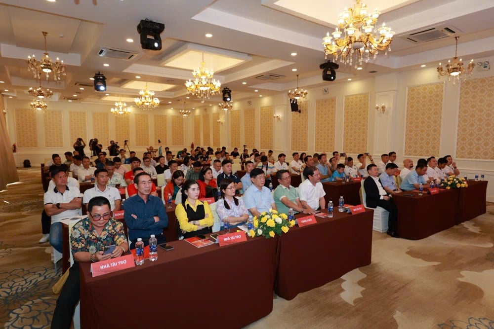 ເຜີຍ​ແຜ່​ຄວາມ​ຮັກ​ແພງ​ບ້ານ​ເກີດ​ເມືອງ​ນອນ​ໃນ​ການ​ແຂ່ງ​ຂັນ​ບານ​ເຕະ​ພາກ​ໃຕ້​ປີ 2025 - ຮູບ​ທີ 1