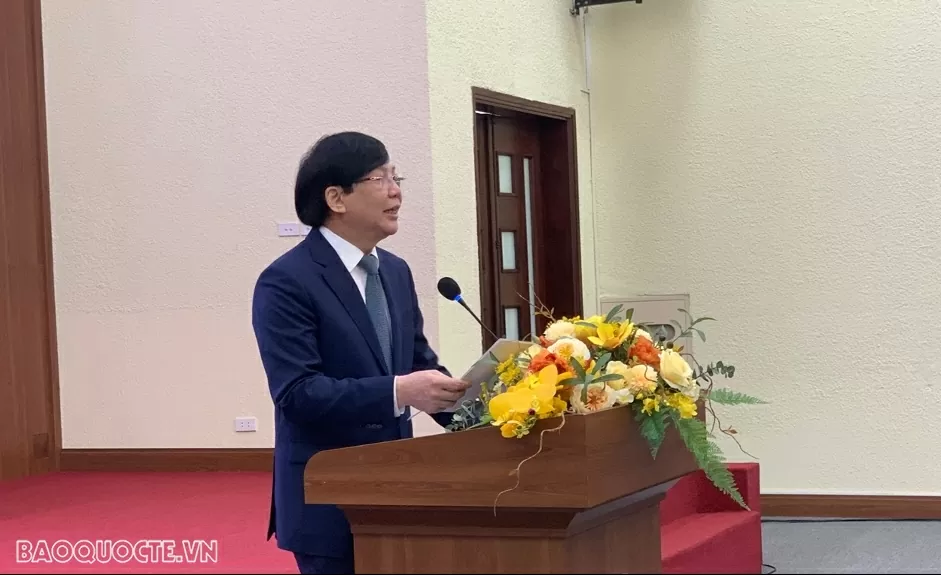 Chủ tịch Hội Hữu nghị Việt Nam-Romania gửi lời chúc mừng 107 năm Ngày Quốc Khánh Romania (Ảnh: Đoàn Ngân)