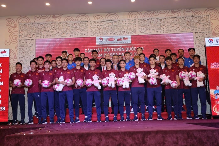 U22 Việt Nam, tuyển nữ quốc gia ủng hộ 100 triệu đồng cho người dân miền Trung bị lũ lụt  - Ảnh 3.