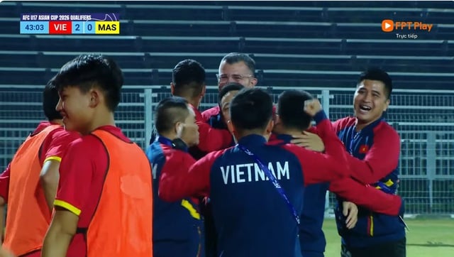 ເອົາຊະນະ ມາເລເຊຍ, U.17 ຫວຽດນາມ ສ້າງສິ່ງມະຫັດສະຈັນ ແລະ ຍາດໄດ້ປີ້ເຂົ້າຊົມອາຊີ: VFF ມອບເງິນ 600 ລ້ານດົ່ງ - ພາບ 2.