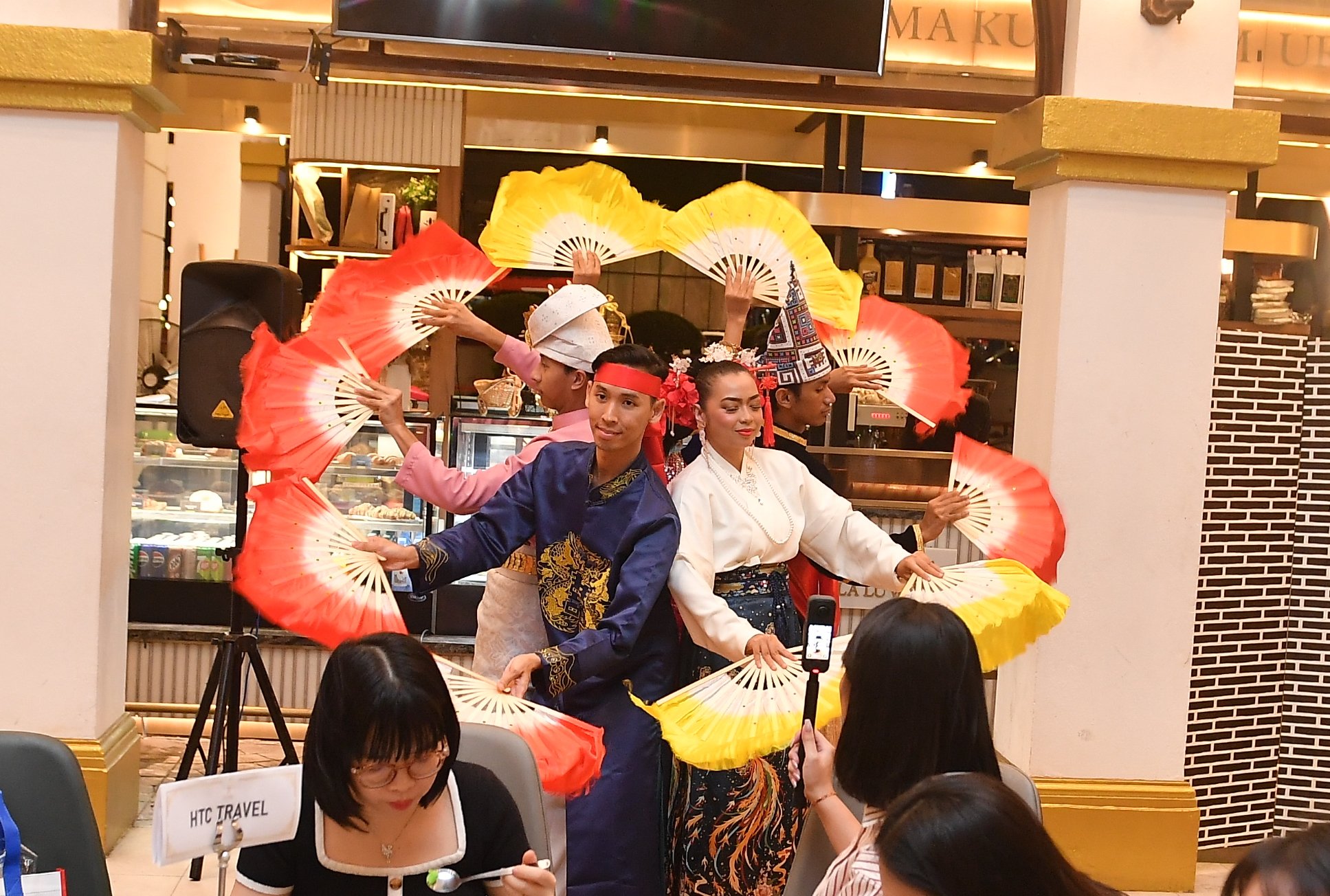 VIDEO: Khám phá căn phòng bí ẩn tại Kuala Lumpur - Ảnh 14.