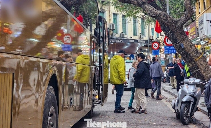 ہنوئی سیاحوں کو اپنی طرف متوجہ کرتا ہے۔