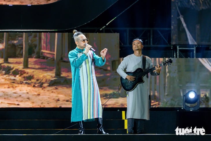 Southern Love Music Night 2025 ได้รับเงินมากกว่า 25,000 ล้านดองเพื่อช่วยเหลือผู้คนในภาคกลาง - ภาพที่ 7 Ông Jonathan Hạnh Nguyễn góp 6 tỉ trích từ tiền mừng đám cưới con gái giúp bà con vùng lũ miền Trung - Ảnh 8.