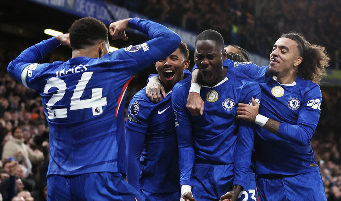 Dalam perlawanan derbi yang sengit, Chelsea mengikat Arsenal dengan keputusan seri yang mendebarkan - Foto 7.