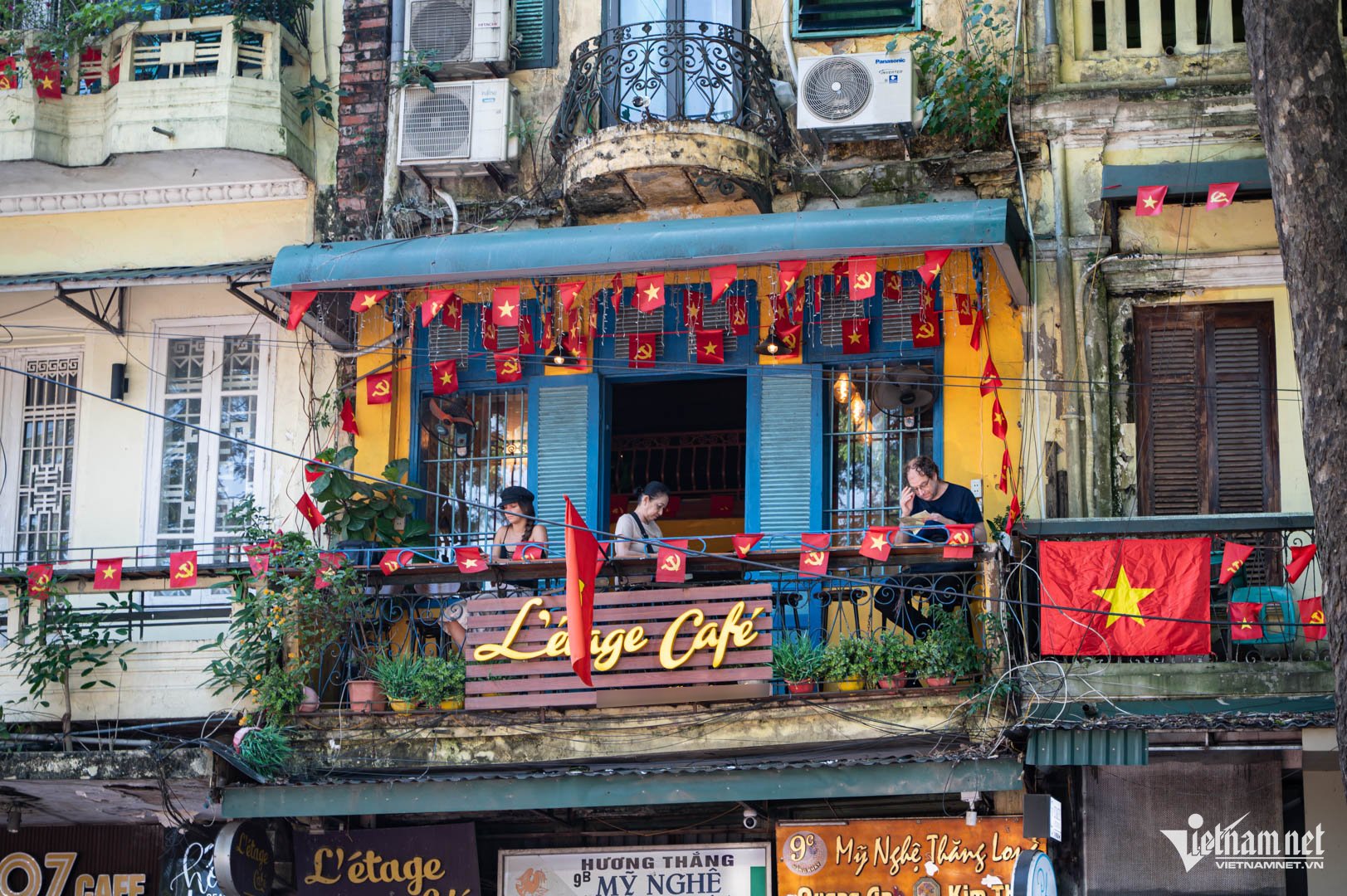 W-카페 하노이 L’étage.png