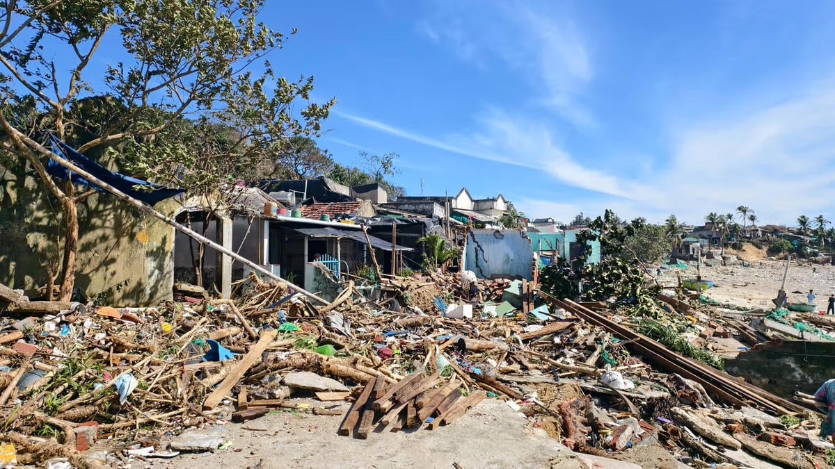 Thần tốc triển khai “Chiến dịch Quang Trung” dựng lại nhà cho đồng bào miền Trung