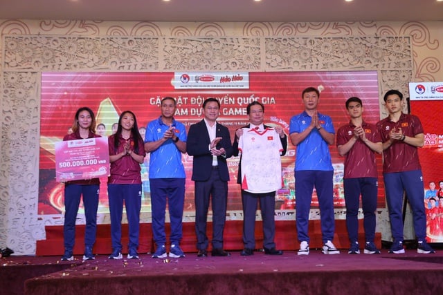 Đội tuyển nữ Việt Nam và U.23 Việt Nam nhận cú hích lớn nửa tỉ đồng, có nghĩa cử đẹp...- Ảnh 1.